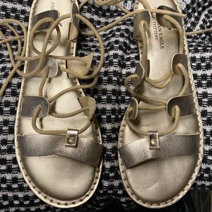American eagle sandals size 8